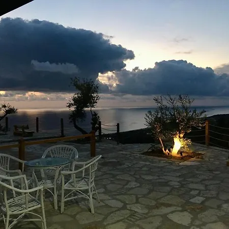 Rahoni Park & Apartments 4*